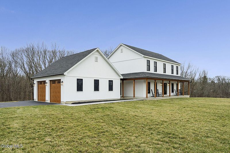 3rd image of 875 Ridge Road