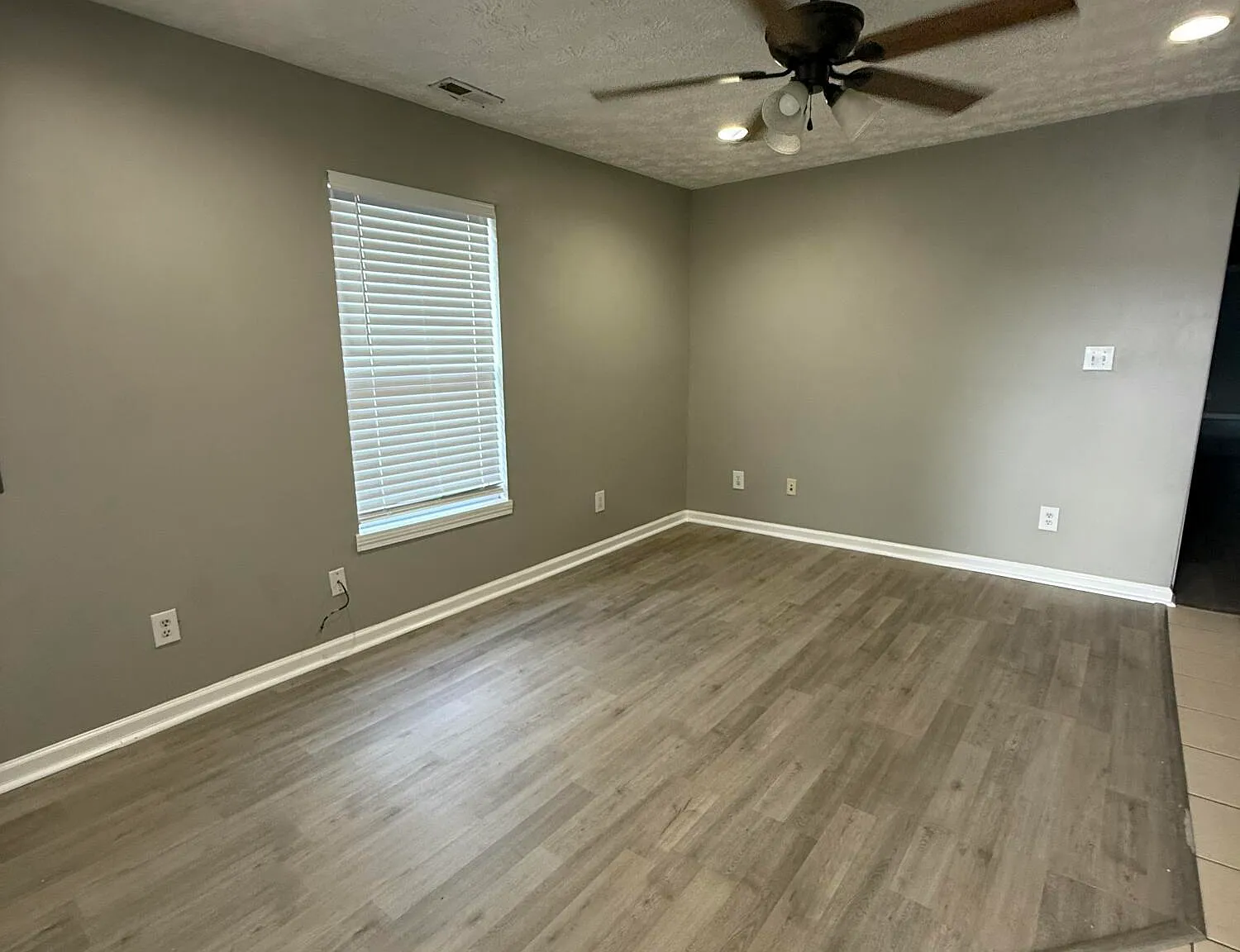 3 bed, 2.0 bath, 1188 sqft, $1,750 — Photo 2