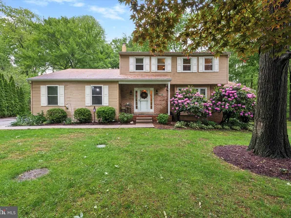 12 Raleigh Dr, Downingtown, PA 19335