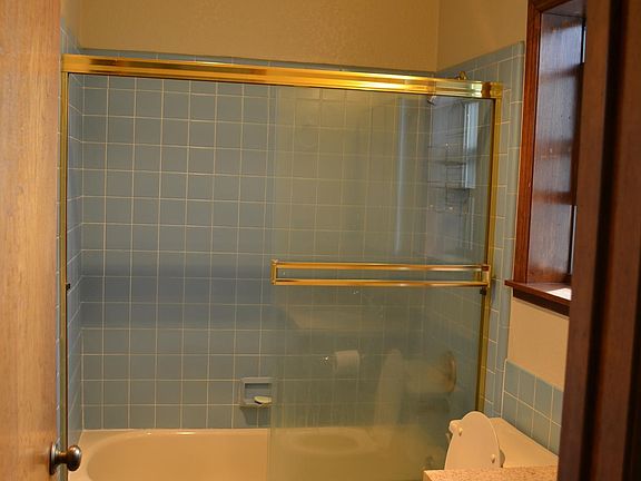 5th image of 428 32nd Ave