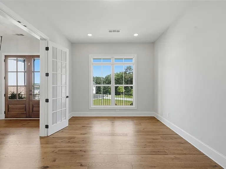 401 Oakleigh Ave — Photo 6