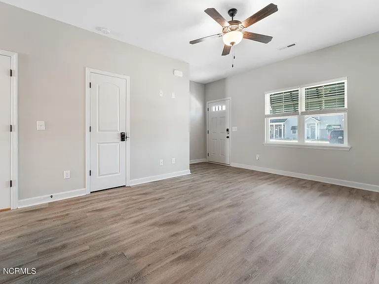 18 Catalina Cir — Photo 7