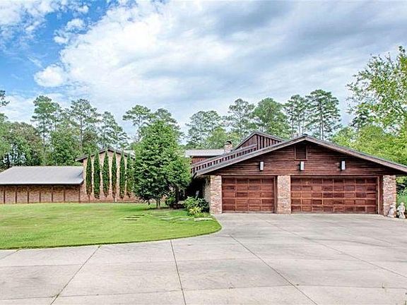 Large drive way entrance to the 3 car garage