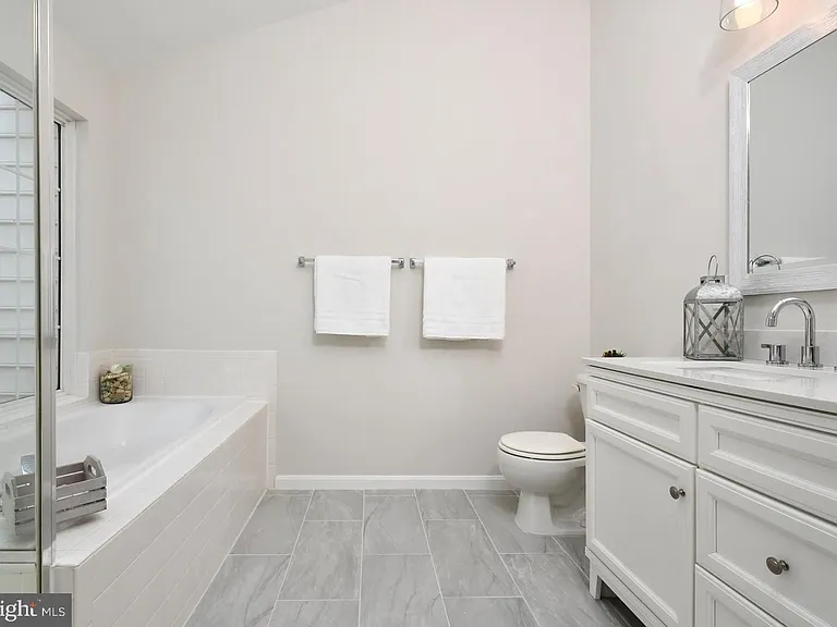 3802 Koval Ln — Photo 15