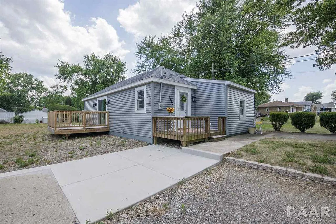 1410 Everett Dr photo 1