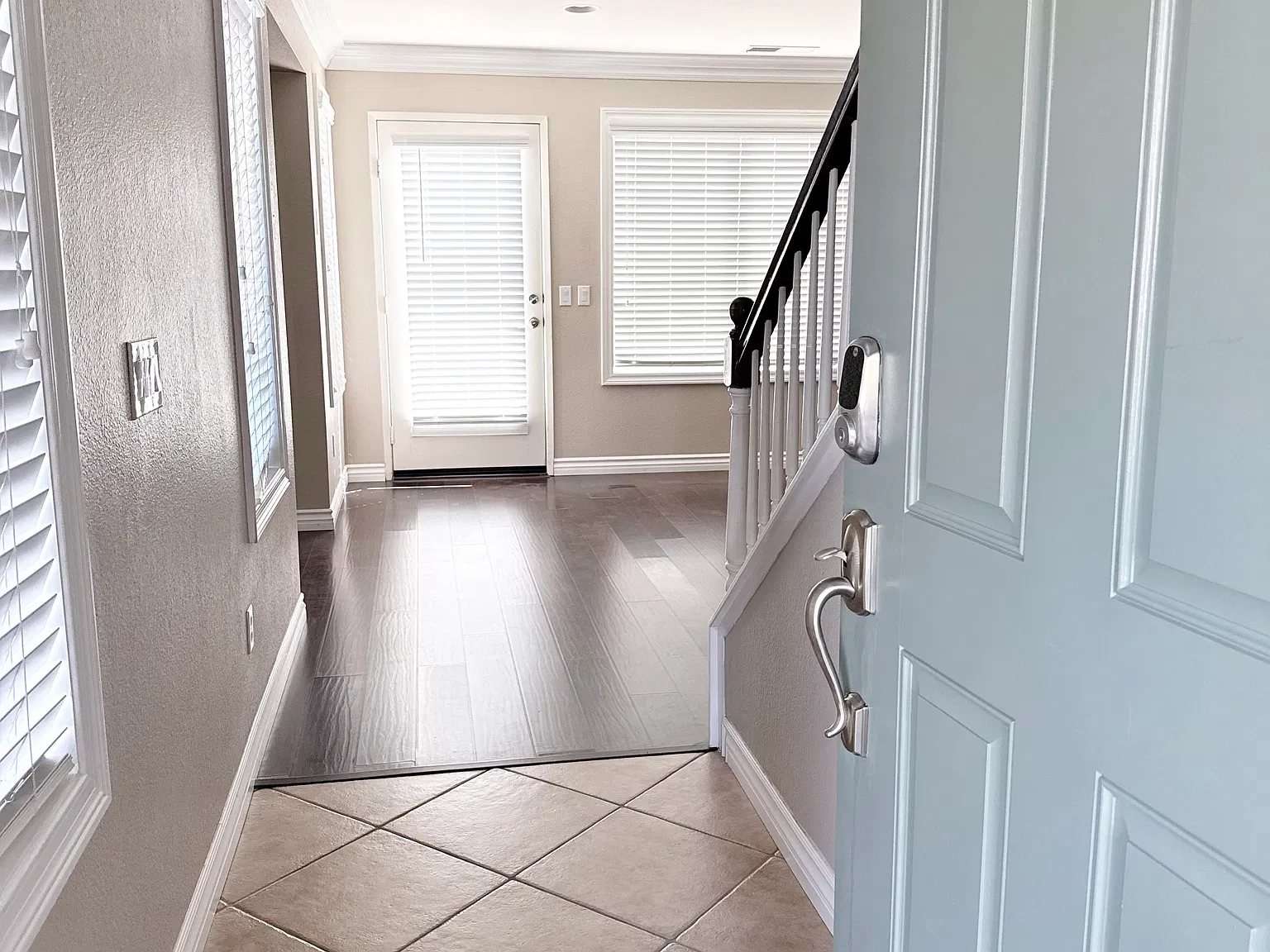 3 bed, 2.5 bath, 1630 sqft, $3,695 — Photo 4