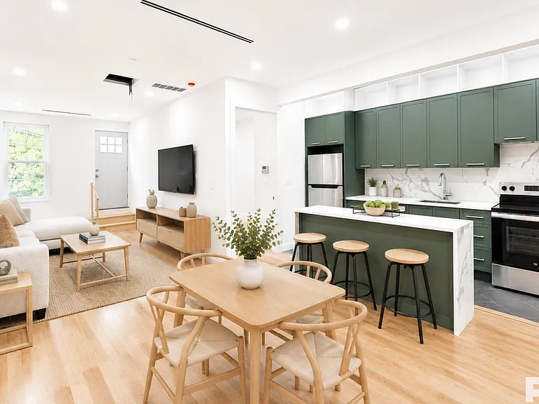 382 Chauncey St #1R — Photo 1