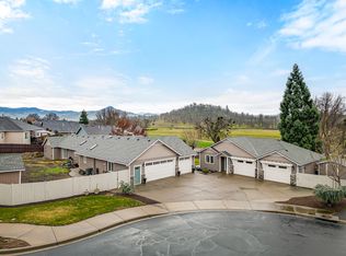 109 Greenmoor Dr, Eagle Point, OR 97524