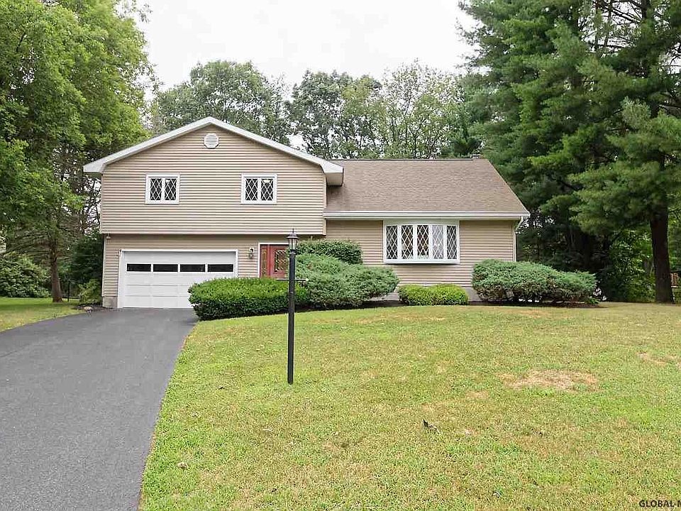 1st image of 20 Cloverleaf Dr