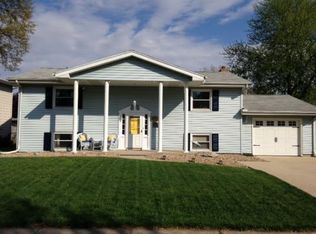 4013 N Buckingham Dr, Decatur, IL 62526