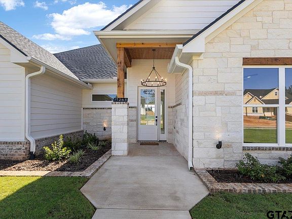 4th image of 17265 Woodcrest Cir