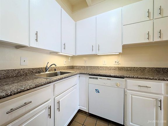 4th image of 2261 Sacramento St APT 303