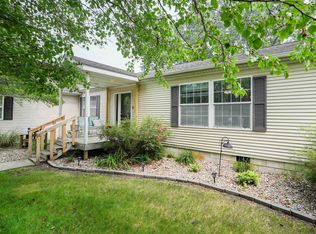 40 W Howard Dr, North Judson, IN 46366