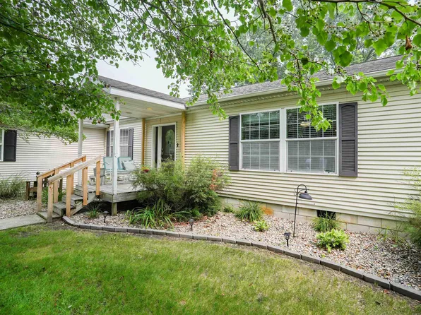 40 W Howard Dr, North Judson, IN 46366