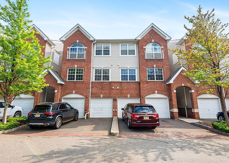 1st image of 52 Tottenham Ct