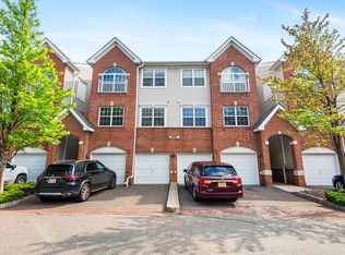 52 Tottenham Ct, Jersey City, NJ 07305