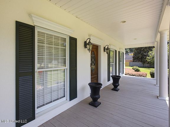 4th image of 1071 Brandon Dr