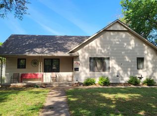 721 Chestnut St, Halstead, KS 67056