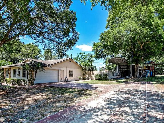 4th image of 301 E Country Ln