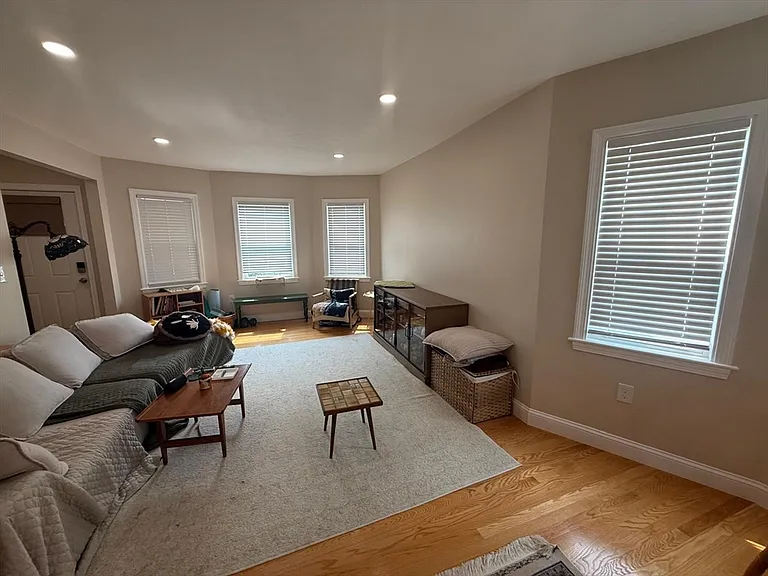 42 Ashland St #1F — Photo 10