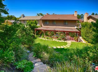5364 Don Pio Dr, Woodland Hills, CA 91364