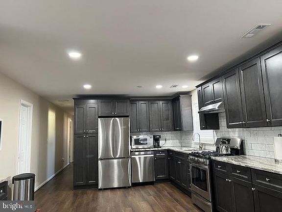 5th image of 309 Burnside Ave