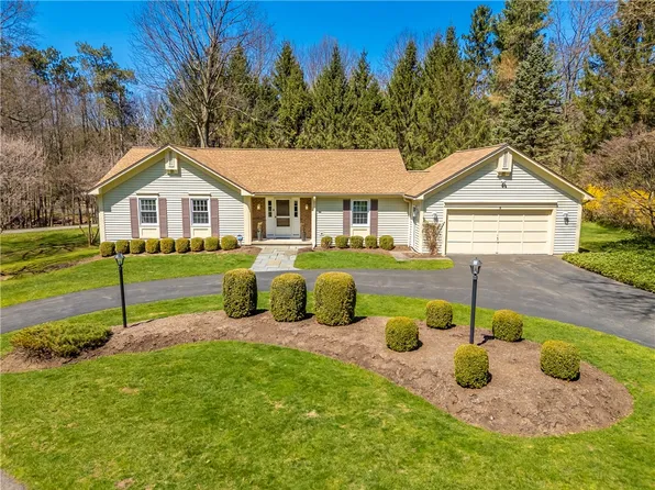 6 Silver Pines Dr, Pittsford, NY 14534