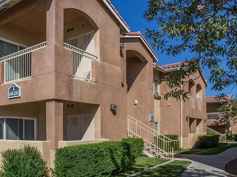 Plumtree Apartments — Photo 16
