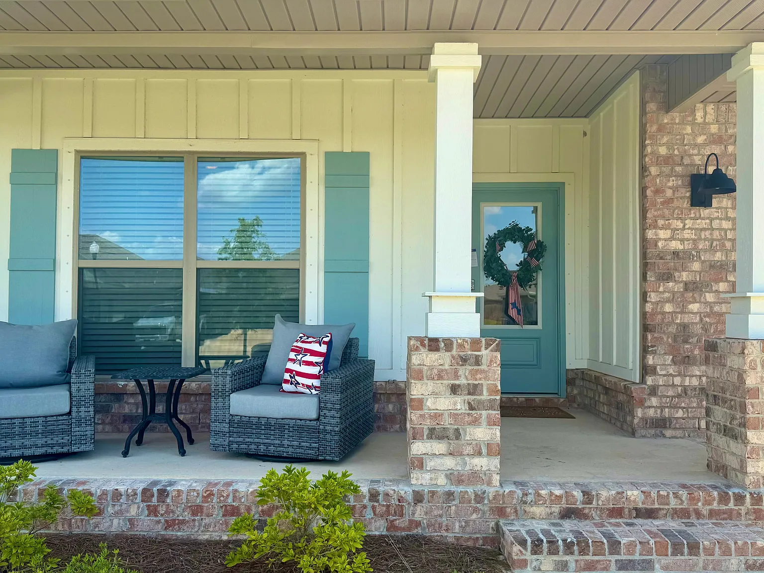 4 bed, 1835 sqft, $2,700 — Photo 2