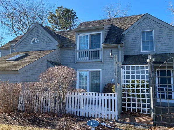 17 Colemans Way, Mashpee, MA 02649