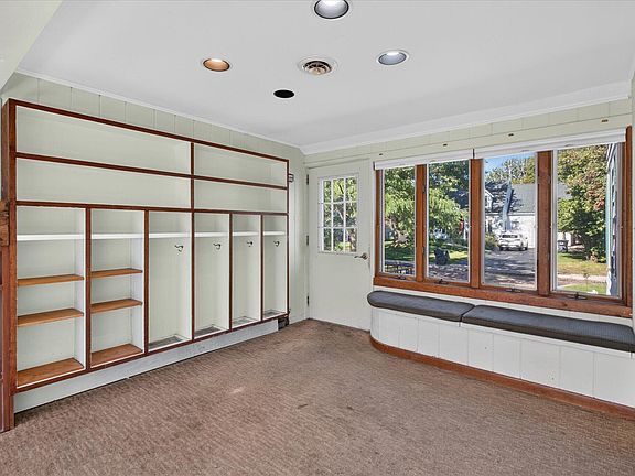 3rd image of 415 Ridgeway St