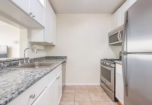 5th image of 4-74 48th Ave #3G