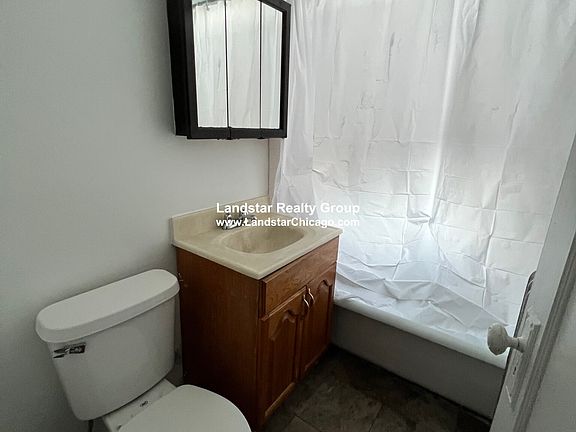 3rd image of 4017 W Melrose St APT 3S