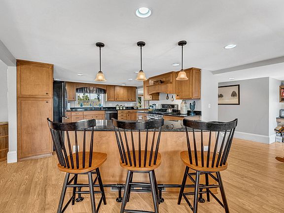 3rd image of 4261 Union Street