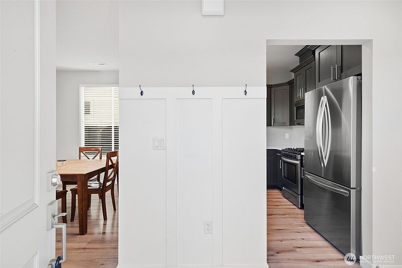 3rd image of 501 N Russet Place