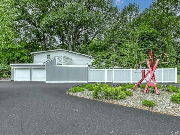 5 S Little Tor Road, New City, NY 10956