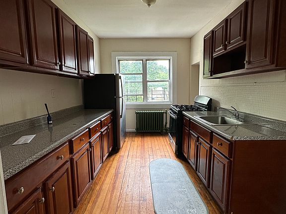 2nd image of 76 Boyd St #2A