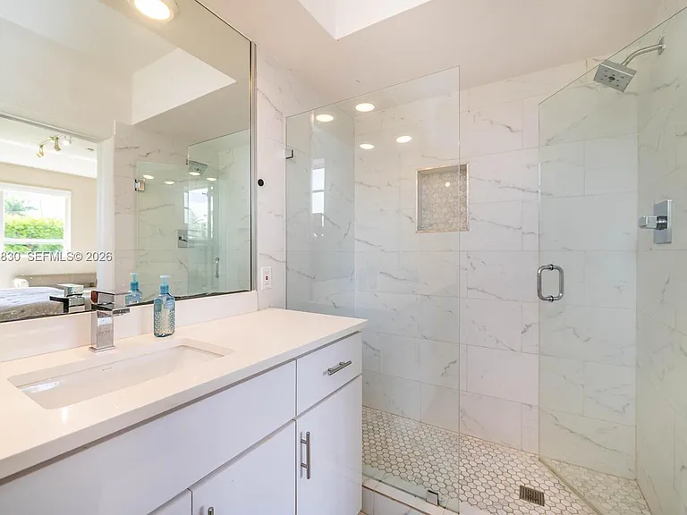 E Broadview Dr — Photo 17