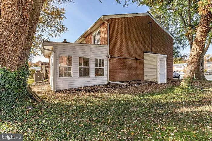 323 Sweet Briar Ct — Photo 4