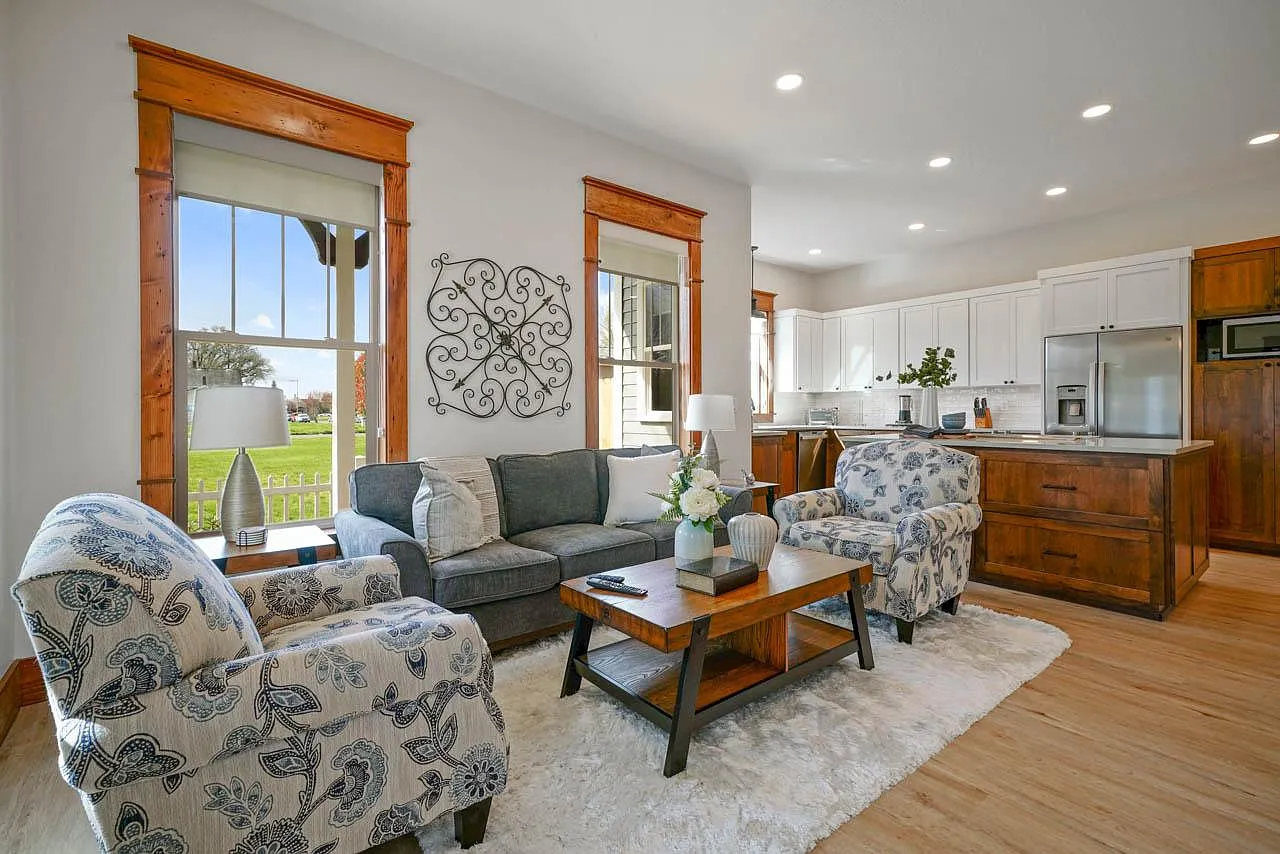 3 bed, 2.5 bath, 1726 sqft, $2,800 — Photo 3
