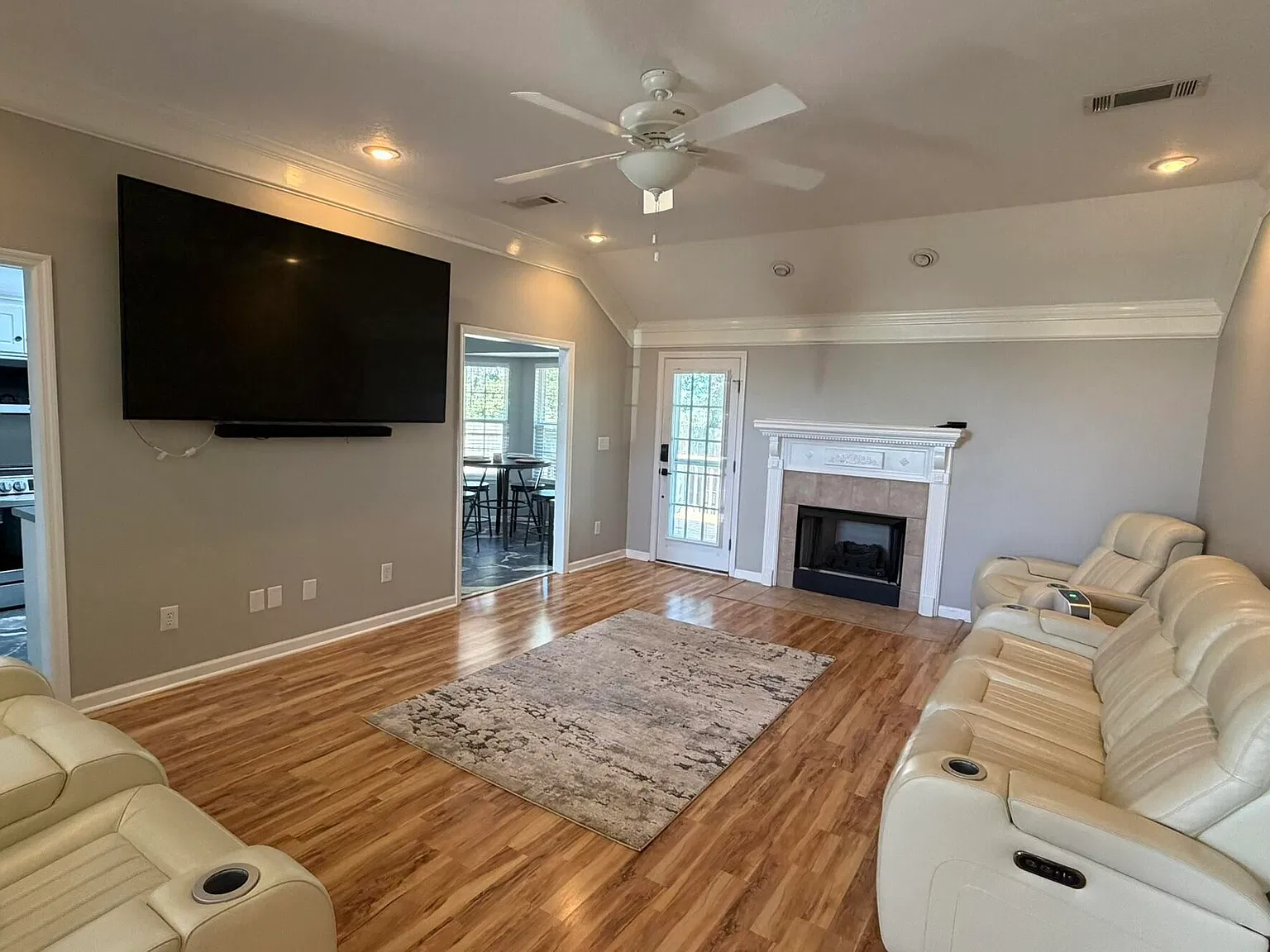3 bed, 2.0 bath, 1614 sqft, $1,650 — Photo 2
