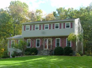 15 Devonshire Dr, Danbury, CT 06811