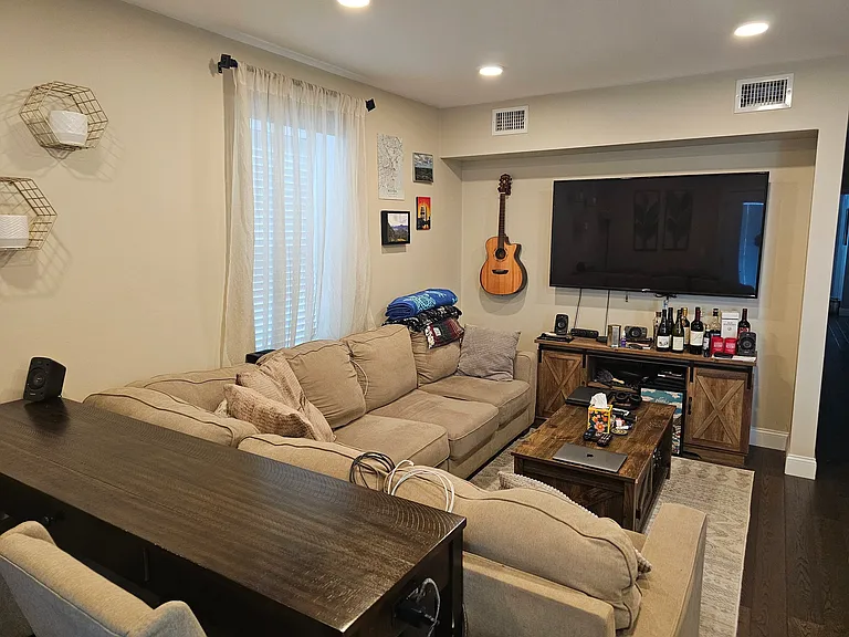 44 W Eagle St #3 — Photo 2