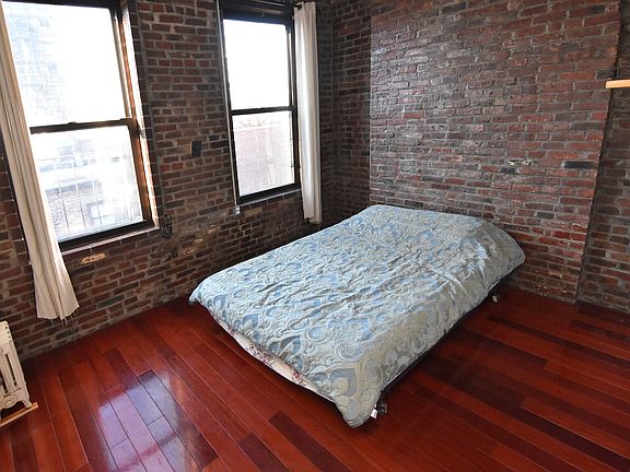 3rd image of 123 Ludlow St APT 17