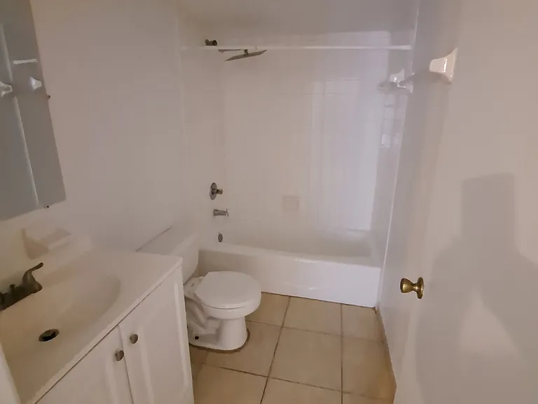 2360 SW Archer Rd #703 — Photo 8