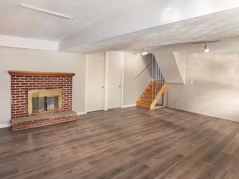 9030 Reed Rd — Photo 9