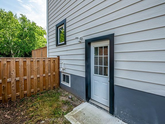5th image of 4428 Homewood Ave #Basement