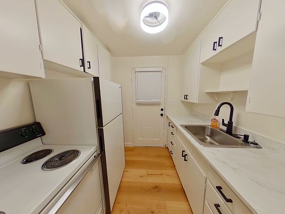 3rd image of 325 W 12th Ave APT 2