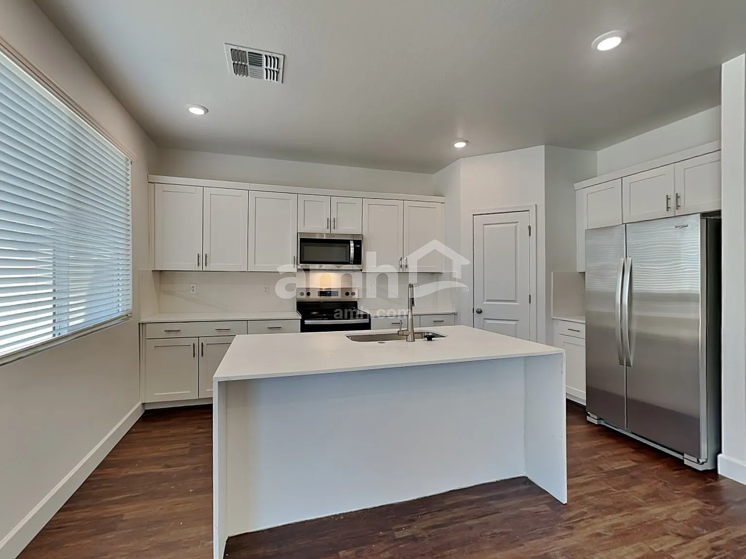 4 bed, 2.5 bath, 2013 sqft, $2,290 — Photo 4