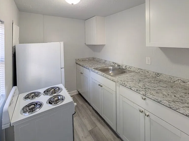 5644 Windermere Dr — Photo 5